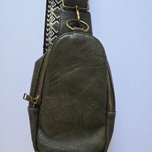 VTG Green Leather Sling Bag Crossbody Chest Pack Women's Travel Purse Zip Pocket